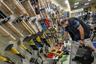 Známé nuselské železářství Rousek po 139 letech zavírá - Novinky