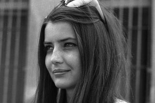 Dcera Voborníkové a Spáleného vypadá jako maminka zamlada. Bára se drží mimo showbyznys - Médium.cz