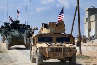 Američané předali syrskou základnu vládním silám. Ze země ale neodešli