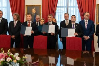 Dnes se začalo odcházení Andreje Babiše, kterého by nezachránilo ani 51% hlasů ve volbách - Médium.cz