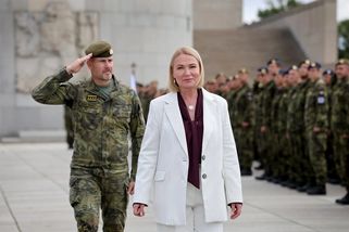 Tvrdý vzkaz Černochové Řehkovi. Zaútočila kvůli letounům pro Ukrajinu