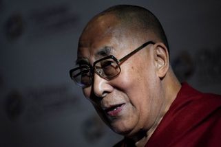 Čína by se neměla vměšovat do volby dalajlamy, odhlasoval český Senát - Novinky