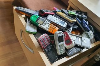 Z šuplíků do recyklace. Česko rozjíždí velkou akci na sběr starých mobilů