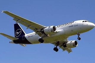 Cestující nocovali v Mnichově v letadle. Posádka nesehnala autobusy