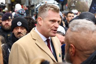 Další skandál Filipa Turka. Kontroverzní firma nabízející pochybnou léčbu i výmluvy politika