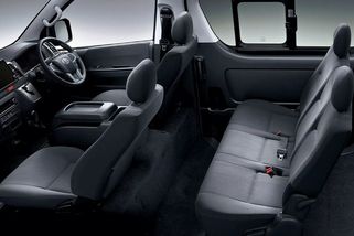 Tohle auto ještě pamatuje povinnou vojnu i vstup Česka do EU... a pořád si jej objednáte jako nové! - Garáž.cz