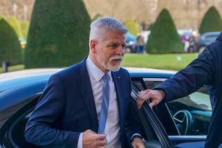 Pavel selhal, Hrad neřídí on, míní Balšínek. Korecký mluví o napojení na ambasádu USA