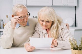 Důchodci se po 2 letech dočkali nápravy: stát vrátí příspěvky z penzijka. Musí ale požádat včas - Médium.cz