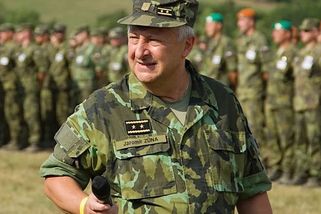 "Soudruh Zůna je velmi dobře připraven." Babišův ministr byl politruk už jako student