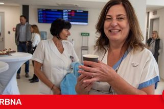 Připravená srdcem. Pacientům na hematoonkologii v Olomouci dobrovolníci servírují kávu zdarma