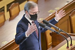 Evropa je krok od války, dopad na Rusko musí být tvrdý, řekl Fiala. Sněmovna mu zatleskala - Novinky