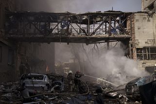 Rusové se na východě Ukrajiny snaží zavést rubl a mobilního operátora - Novinky