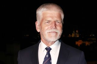 Kolik si měsíčně vydělá prezident Pavel: Z této astronomické částky se vám zamotá hlava. V médiích se často tvrdí něco úplně jiného