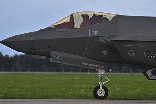 Dánsko převzalo první stíhačky F-35, vyřazené F-16 předá Ukrajině - Novinky