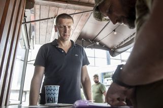 Útočník ve Lvově bodl náborového pracovníka armády do krku, ten zranění podlehl - Novinky