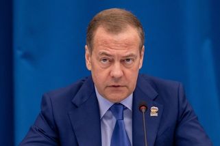 Medvěděv k incidentům s drony: Může je vypouštět kdokoli, hlavní je, aby se Evropané podělali strachy - Novinky