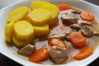 Vepřové na mrkvi s bramborem