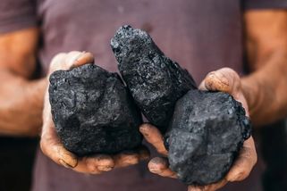 Uhlí je zpět. Japonsko kvůli drahému plynu roztáčí globální trh