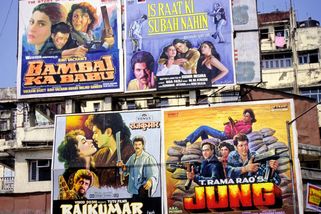 Tanec, drama, bizár: 20 bollywoodských filmů, co vás nepustí od obrazovky - Médium.cz