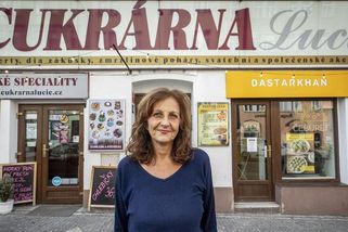 Fronty na větrníky a ceny ze starých časů. Na Žižkově funguje cukrárna, která vzdoruje době