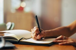 Kvíz: Zvládáte pravopis velkých písmen? Test s chytáky, u kterých si není jistý v kramflecích nikdo