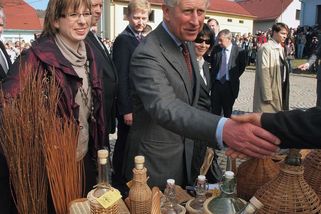 Blíží se Hodina Země. Organizátory jejího prvního ročníku v Česku přijel podpořit princ Charles - Médium.cz