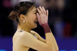 Dojemné loučení krasobruslařské královny. Zlaté jízdě tleskala v Praze celá hala vestoje - Sport.cz