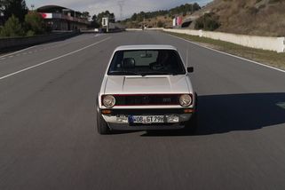 Všechny generace VW Golf GTI vedle sebe: Už víme, která je nejlepší! A náš favorit zklamal... - Garáž.cz