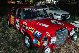 Rudá svině se vrací. Bývalý šéfdesignér Mercedesu zveřejnil moderní podobu závodní legendy