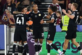 Bídný start West Hamu pokračuje, od Chelsea vyfasoval bůra. Diouf má první asistenci - Sport.cz