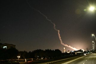 Děsíme se každé minuty. Čech z Dubaje popsal zásah ikonického hotelu i obavy z další noci