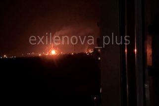 Já se tak bojím. Obyvatelé ruského Saratova natáčeli noční útok dronů - Novinky