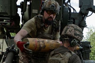 Kuchaři na frontě a billboardy. Ukrajina bojuje s nedostatkem vojáků - Seznam Zprávy