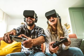 Skončí pivo jako cigarety? Lihovary si zoufají, mladí už mají jiné drogy