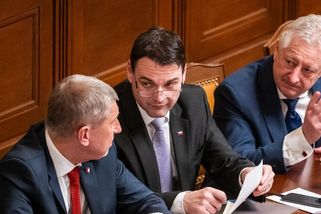 Polední publicistika: Hlasování o nedůvěře vládě. Naše Česko. Íránský jaderný program