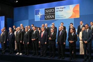 Na summitu NATO Česko zastoupí Babiš, Macinka a Zůna. S Pavlem vláda nepočítá