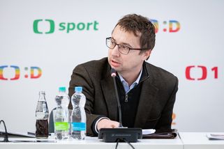 Zvěte do diskusí i antivaxery, žádá po ČT radní Matocha. Chce statistiky hostů