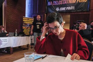 "Fungujeme v extrémně úsporném režimu." Po nejdražších volbách Piráti nemají peníze