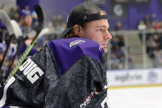 Coming out švédského hokejisty. Konečně sám sebou, gólman už nosí ženské šaty - Sport.cz