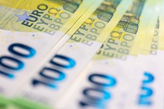 Čím dříve budeme mít euro, tím lépe pro všechny. Česká koruna je k ničemu - Médium.cz