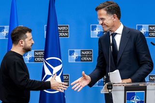 Zelenskyj žádá od NATO zbraně ke zničení ruských raket - Novinky