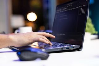 Byrokratické zemětřesení: Duben 2026 mění hlášení na ČSSZ naostro!