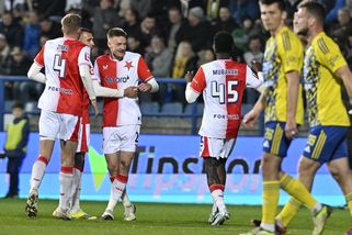 Šestá výhra pro Slavii v řadě, Pražané nedali Zlínu šanci - Sport.cz