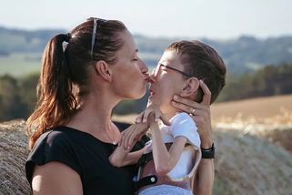 Síla mateřské lásky. “Osud nám rozdal tyhle karty. Hrajeme s nimi, jak nejlíp můžeme,” říká maminka Klára - Matky v nesnázích