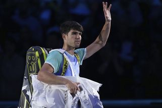 Sevřený hrudník, problém s dýcháním. Alcaraze trápí zdravotní lapálie. Podle kouče není vhodná chvíle na stonání - Sport.cz