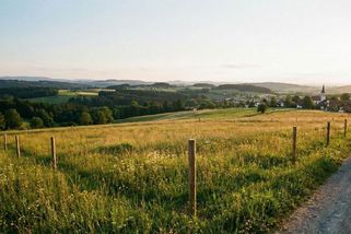 Obce v tichosti odebírají lidem stavební pozemky. Majitelé se to často dozví, až když je pozdě