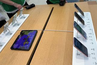 „Padesát tisíc čistého? To je v Praze na přežití pod mostem, ale s lepším mobilem.“ - Médium.cz