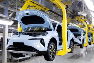 Rozebrali dva elektromobily do šroubku: Němci odhalili tajemství čínských aut a Tesly. Neuhodnete, kdo pohořel