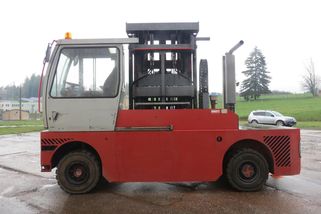 Při střetu s vysokozdvižným vozíkem v areálu firmy na Trutnovsku zemřel člověk