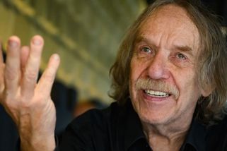 Jaromír Nohavica pod palbou kritiky za novou píseň. Ubohé, padl na dno, supí posluchači